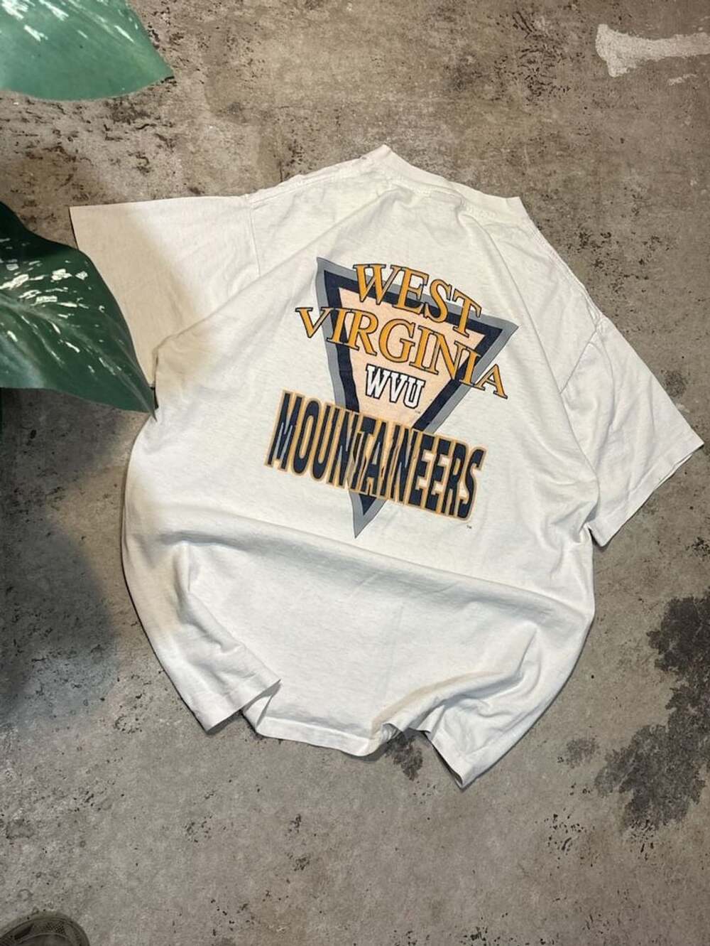 Vintage Single Stitch West Virginia Mountaineers White Graphic T-Shirt